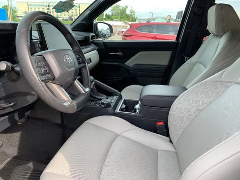Used 2024 Toyota Tacoma Limited w/ Limited Package (LT) AWD/4WD image 11