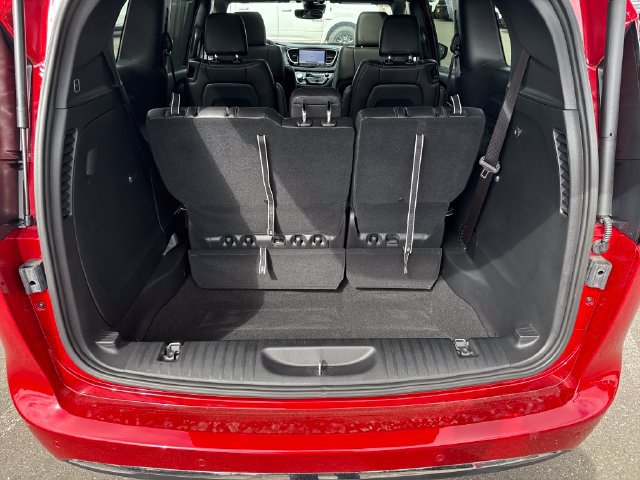New 2025 Chrysler Pacifica Select AWD/4WD image 13