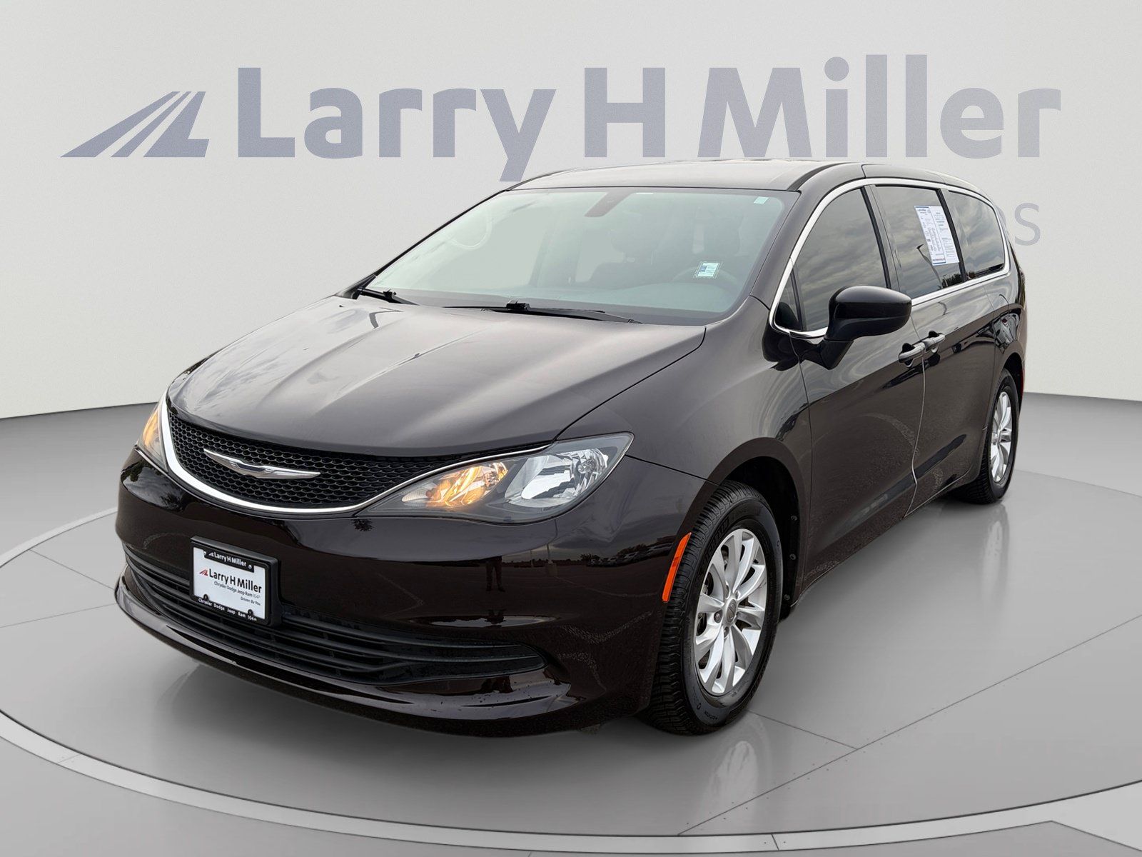Used 2017 Chrysler Pacifica Touring w/ Tire & Wheel Group FWD image 1