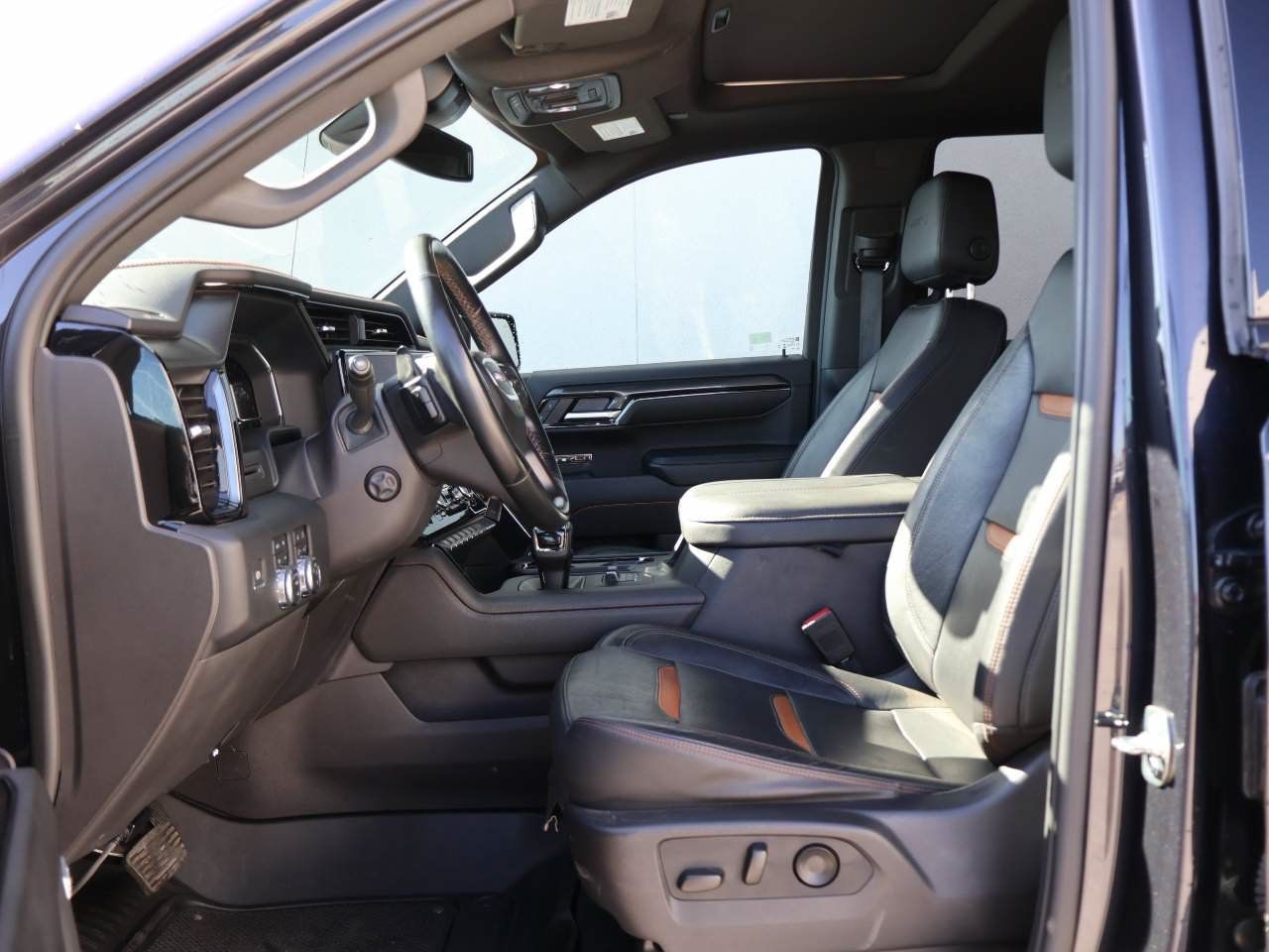 Used 2024 GMC Sierra 1500 AT4 w/ AT4 Premium Package AWD/4WD image 8