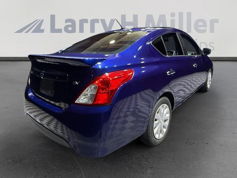 Used 2019 Nissan Versa SV FWD image 5