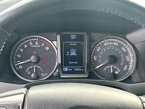 Used 2022 Toyota Tacoma TRD Sport w/ Technology Package image 15