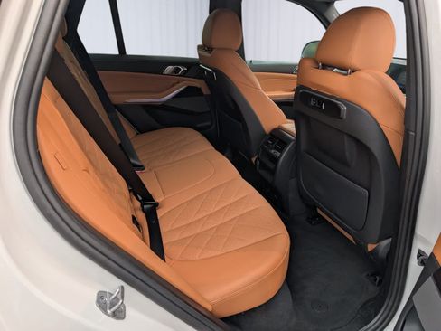 Used 2024 BMW X5 xDrive40i w/ Premium Package AWD/4WD image 12