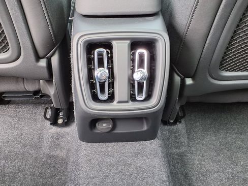 New 2026 Volvo XC40 B5 Ultra w/ Protection Package Premier AWD/4WD image 16