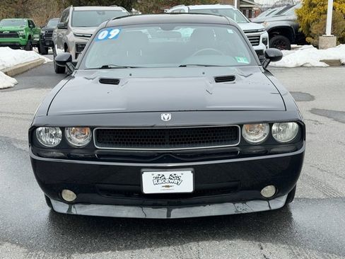 Used 2009 Dodge Challenger SE image 2