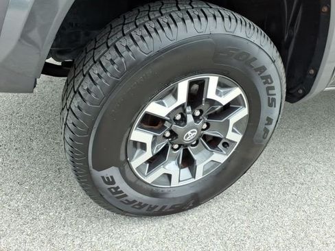 Used 2017 Toyota Tacoma TRD Sport w/ Tow Package AWD/4WD image 5