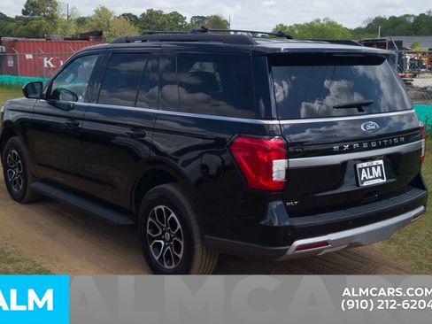 Used 2024 Ford Expedition XLT image 11
