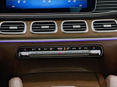 Used 2024 Mercedes-Benz GLS 580 4MATIC w/ E-Active Body Control Package image 13