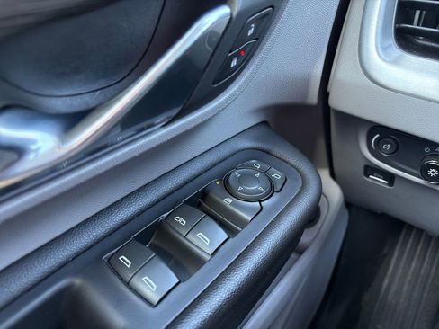 Used 2023 GMC Terrain SLT image 11