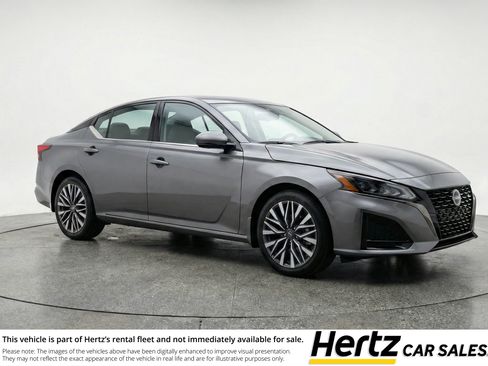 Used 2025 Nissan Altima 2.5 SV image 1