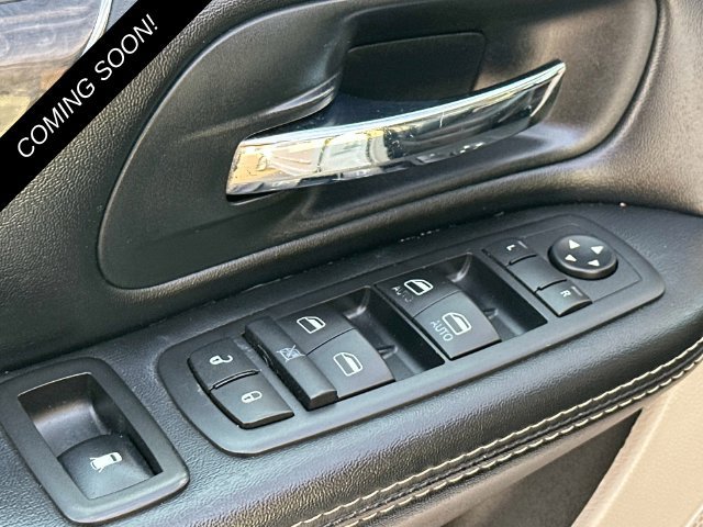 Used 2016 Chrysler Town & Country Touring-L FWD image 16