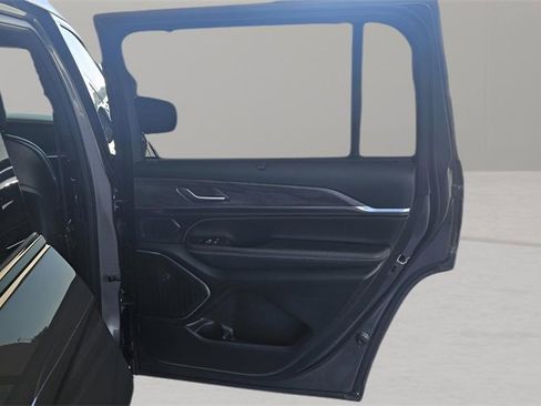 Used 2024 Jeep Grand Cherokee L Overland w/ Luxury Tech Group IV image 27