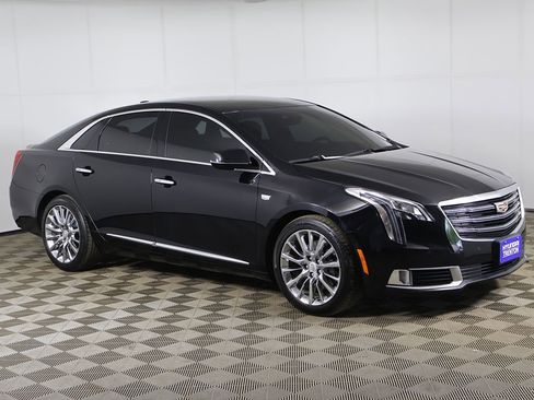 Used 2019 Cadillac XTS Luxury FWD image 2