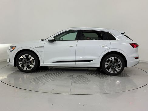 Used 2022 Audi e-tron Premium image 2