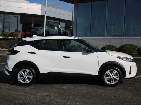 Certified 2025 Nissan Kicks Play S FWD image 11