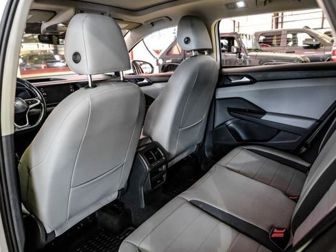 Used 2023 Volkswagen Taos SE w/ Panoramic Sunroof Package image 33