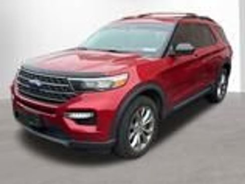 Used 2023 Ford Explorer XLT w/ Equipment Group 202A AWD/4WD image 9