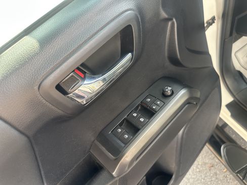 Used 2020 Toyota Tacoma TRD Sport w/ Technology Package AWD/4WD image 16