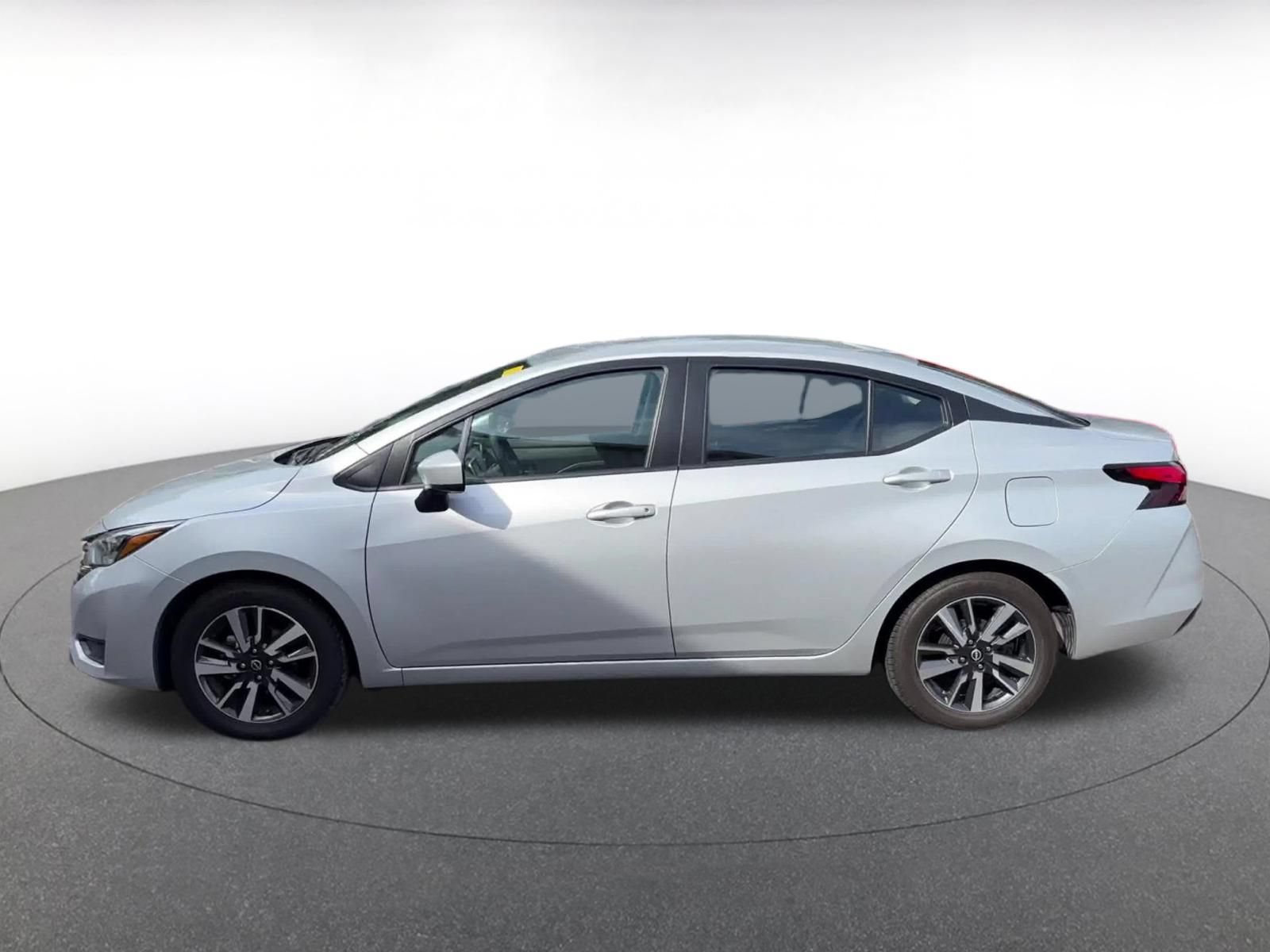 Used 2025 Nissan Versa SV FWD image 7