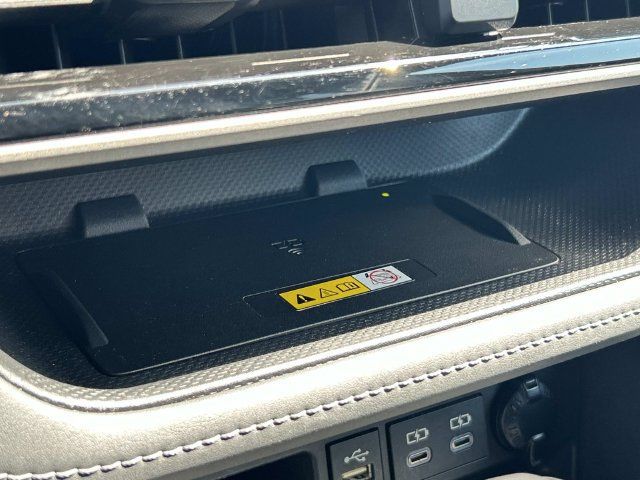 Used 2023 Toyota Highlander XLE FWD image 29