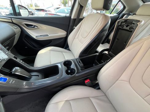 Used 2011 Chevrolet Volt Premium w/ Premium Trim Package image 18