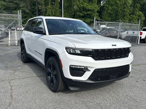 Used 2023 Jeep Grand Cherokee Limited w/ Luxury Tech Group II RWD image 2