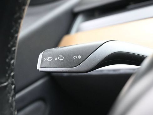 Used 2018 Tesla Model 3 Long Range RWD image 17