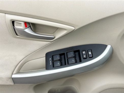 Used 2015 Toyota Prius Two FWD image 17