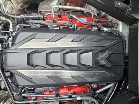 Used 2025 Chevrolet Corvette Stingray Premium Cpe w/ Z51 Performance Package image 8