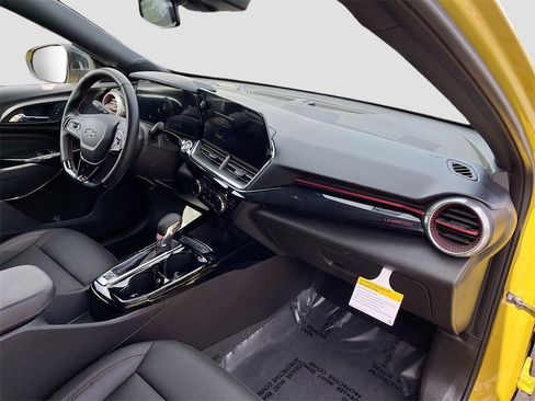 Used 2025 Chevrolet Trax RS w/ Driver Confidence Package image 28