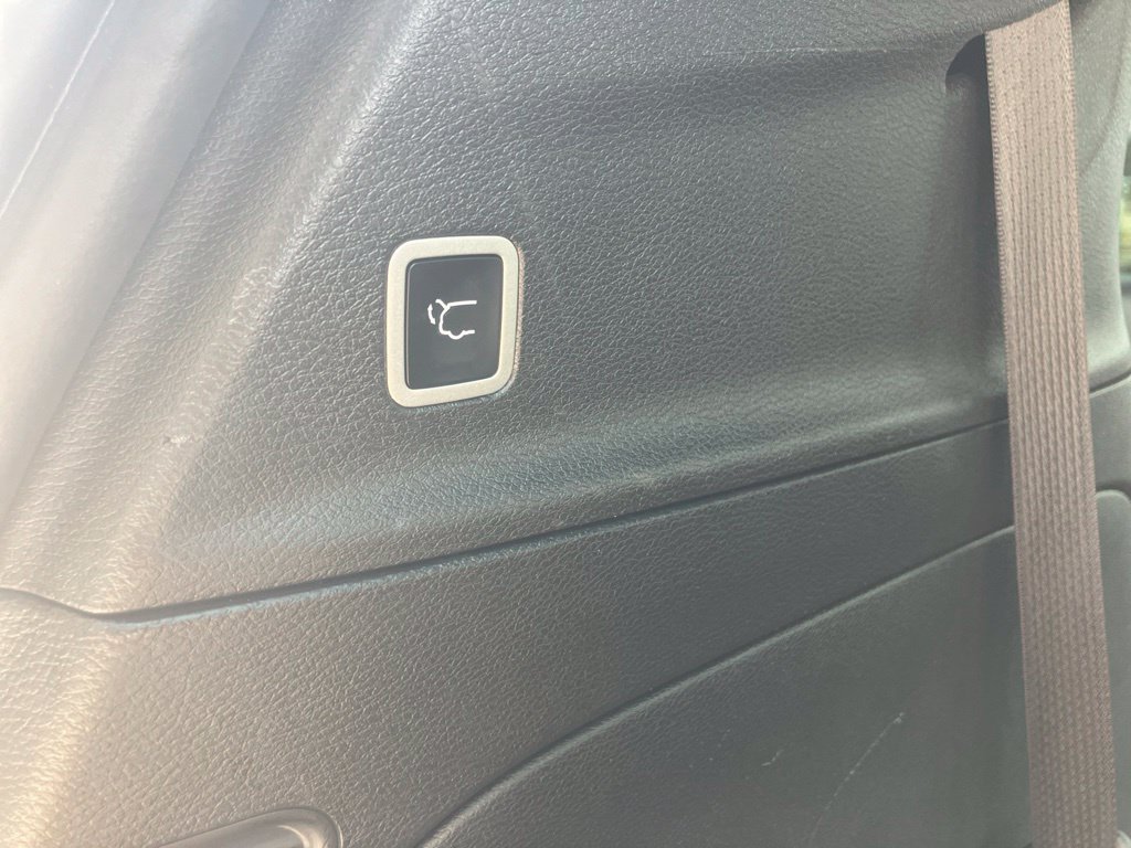 Used 2025 Chrysler Pacifica Select FWD image 32