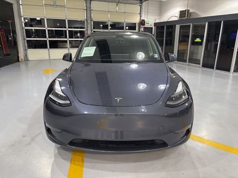 Used 2023 Tesla Model Y Long Range image 3