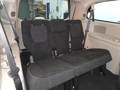 Used 2018 Dodge Grand Caravan SE w/ UConnect Hands-Free Group image 10