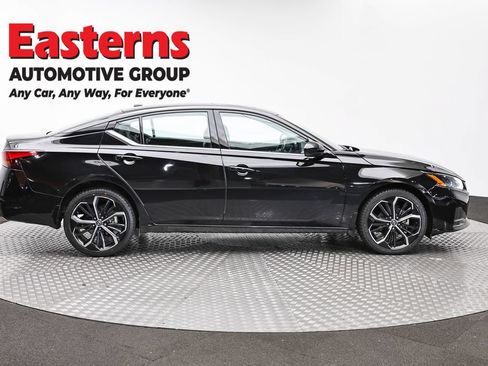 Used 2023 Nissan Altima 2.5 SR w/ SR Premium Package AWD/4WD image 4