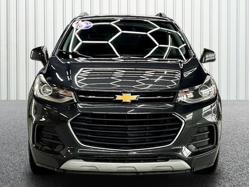 Used 2017 Chevrolet Trax LT w/ Driver Confidence Package FWD image 2