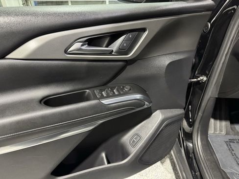 Used 2024 Chevrolet Traverse LT image 6