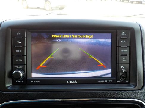 Used 2018 Dodge Grand Caravan SE w/ UConnect Hands-Free Group FWD image 18
