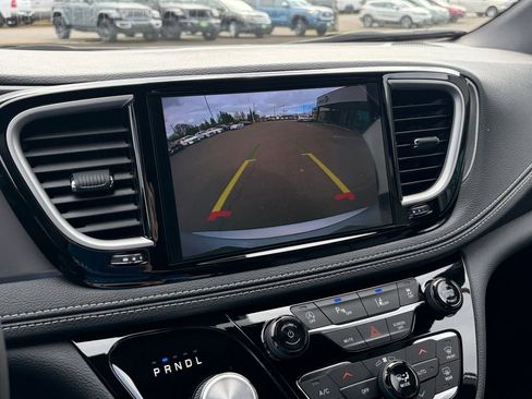 New 2026 Chrysler Pacifica Select FWD image 20