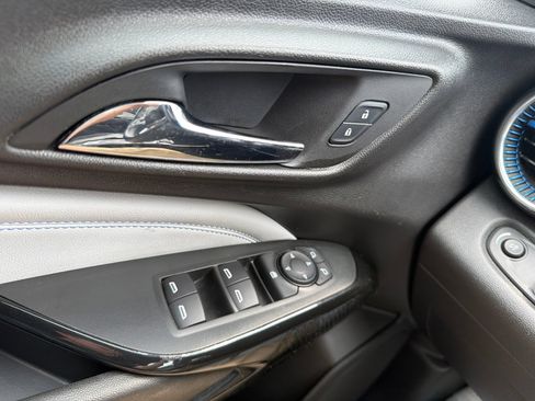 Used 2025 Chevrolet Trax LT w/ Driver Confidence Package FWD image 19