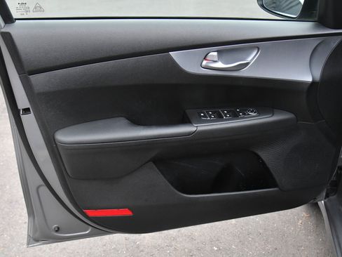 Used 2023 Kia Forte LXS image 13