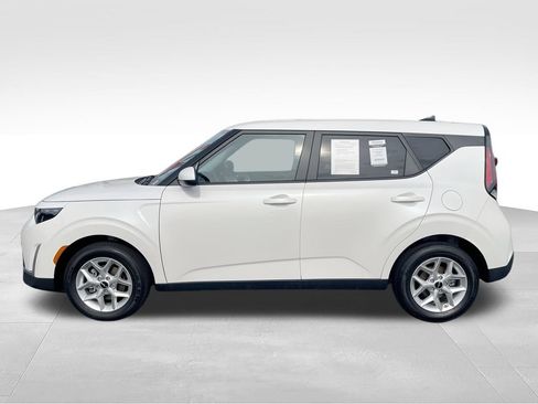 Certified 2025 Kia Soul LX w/ LX Technology Package FWD image 5
