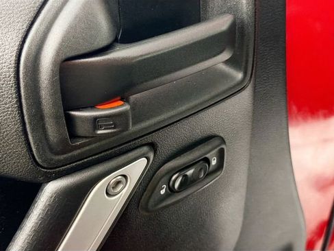 Used 2018 Jeep Wrangler Unlimited Sahara w/ Connectivity Group AWD/4WD image 17