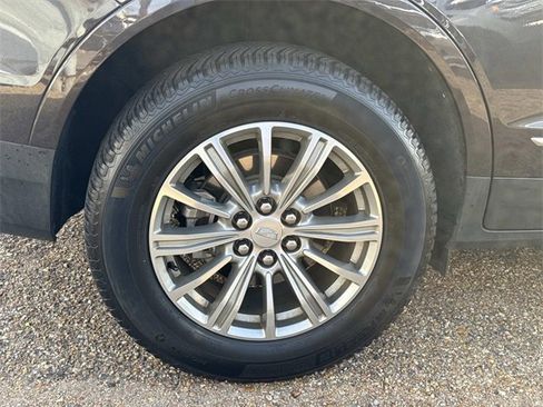 Used 2018 Cadillac XT5 Luxury image 5