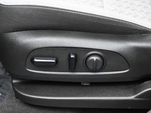 Used 2024 Chevrolet Equinox LS w/ LS Convenience Package FWD image 12