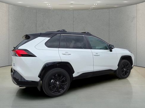 Used 2024 Toyota RAV4 XSE AWD/4WD image 4