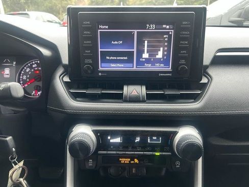Used 2021 Toyota RAV4 LE AWD/4WD image 12