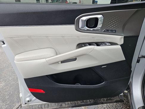 Used 2025 Kia Sorento SX Prestige image 2