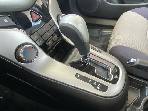 Used 2014 Chevrolet Cruze LS FWD image 39