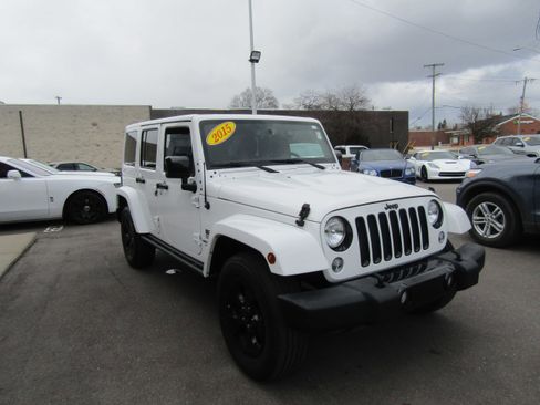 Used 2015 Jeep Wrangler Unlimited Sahara image 5