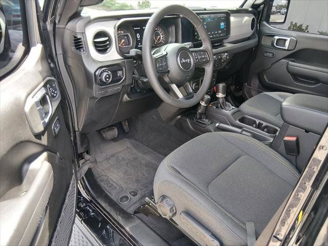 Certified 2025 Jeep Gladiator Sport AWD/4WD image 9